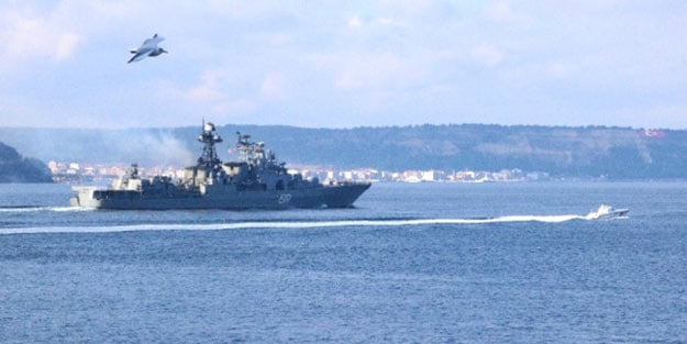 Rus savaş gemisi Marmara Denizi'ne açıldı