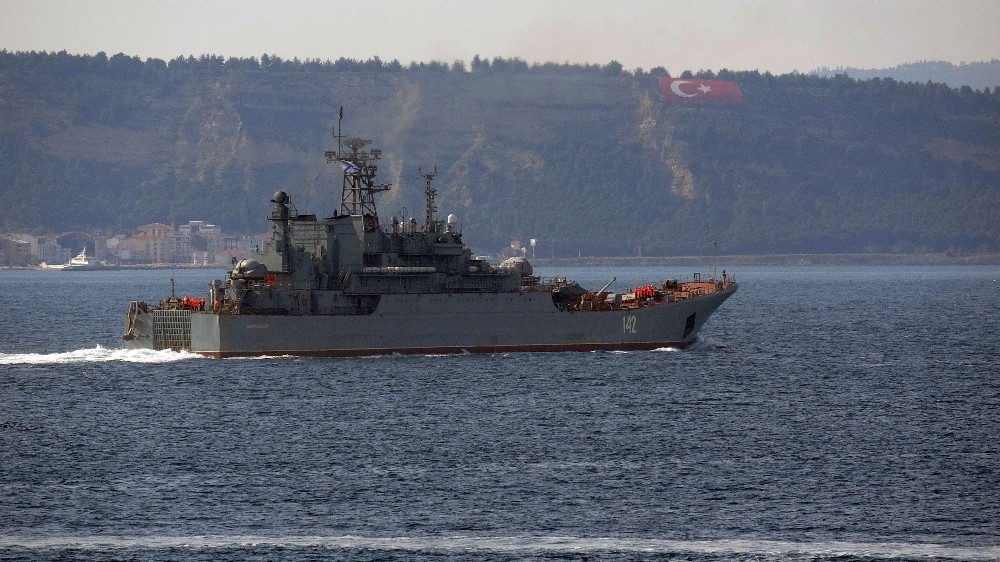 Rus savaş gemisi ’Novocherkassk’ Çanakkale Boğazı’ndan geçti 