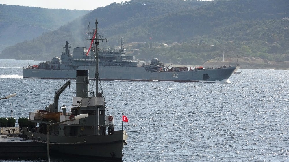 Rus savaş gemisi ’Novocherkassk’ Çanakkale Boğazı’ndan geçti 