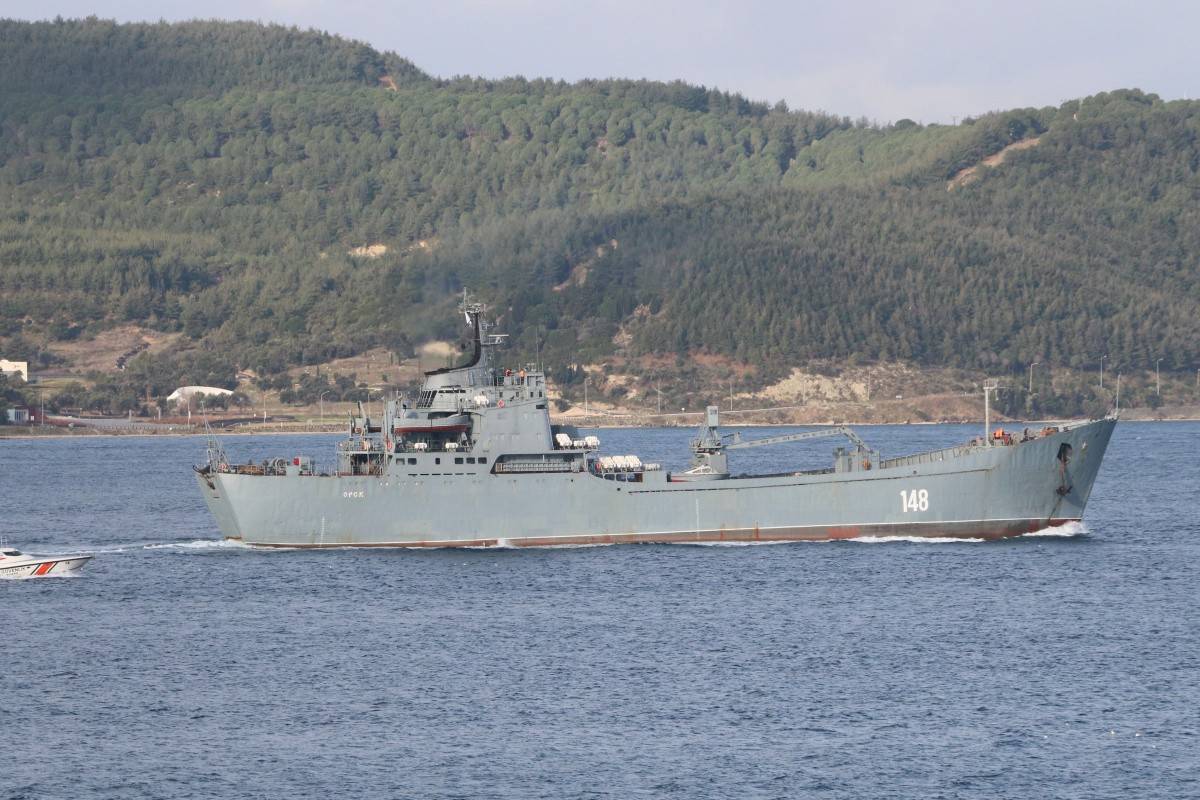 Rus savaş gemisi ‘Orsk' Çanakkale Boğazı'ndan geçti