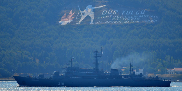 Rus savaş gemisi 'Perekop' Çanakkale Boğazı'ndan geçti