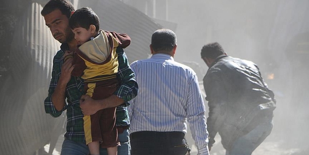 Rus savaş uçakları pazar yerini vurdu!