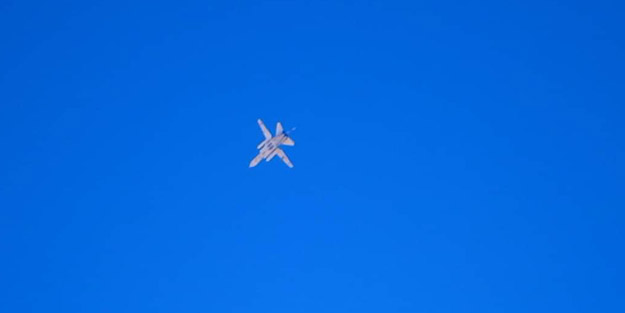 Rus savaş uçakları İdlib'i vurmaya başladı