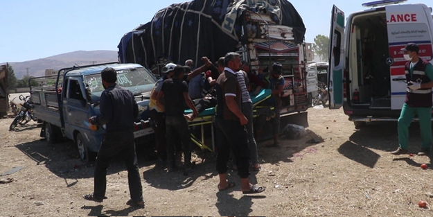 Rus savaş uçakları İdlib'te sebze halini vurdu! 9 ölü, 30 yaralı var