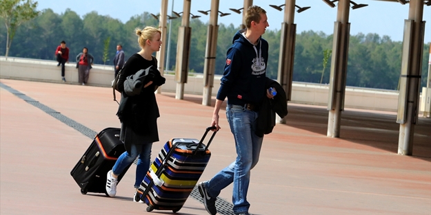 Rus turistler Türkiye'ye akın etti