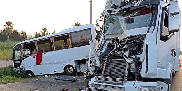Rus turistlere TIR çarptı: 11'i turist 13 yaralı