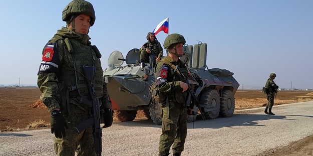 Rus uçaklarına Esed kamuflajı