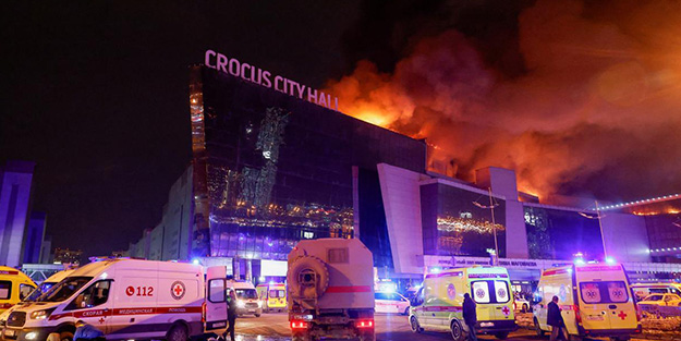 Rus vatandaşlardan İstiklal Caddesi'nde anma etkinliği!