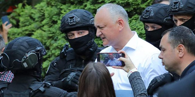 'Rus yanlısı' cumhurbaşkanına ev hapsi!