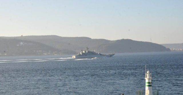 Rus savaş gemisi İstanbul Boğazı’ndan geçti