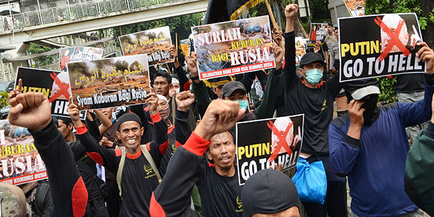 Ruslar havadan; Esed ise karadan katlediyor