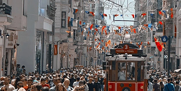 Ruslar neden Türkiye'yi seçti? Bi hayli merak edildi! Rus vatandaşlar akın akın Türkiye'ye geliyor