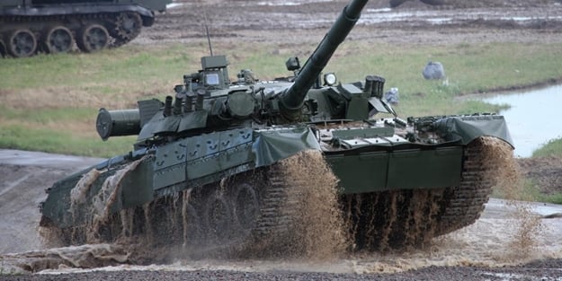 Ruslar tankla meyve kesip yıldız çizdi