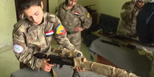 Rusya, Esed'in kadın askerini eğitiyor!