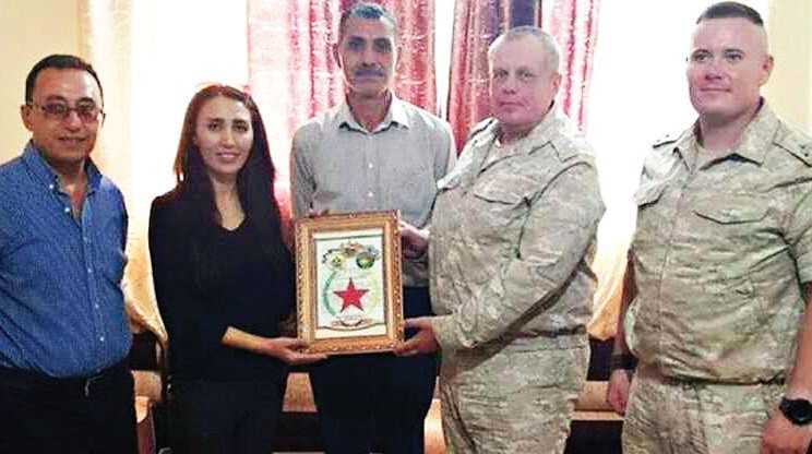 Ruslardan PYD’li teröristlere plaket