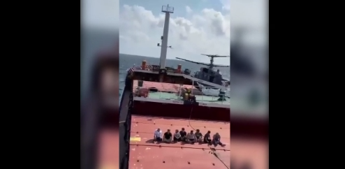 Ruslardan Türk gemisine helikopterli denetim! Mürettebat Ülkücü işaretiyle cevap verdi