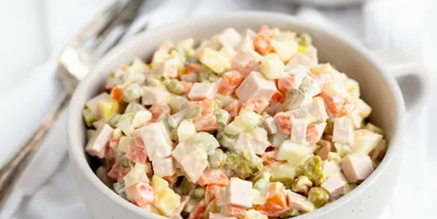 Rusların, Rus salatası nasıl ortaya çıktı? Malzeme: Yumurta, kornişon turşusu ve havuç...Rus salatası tarifi