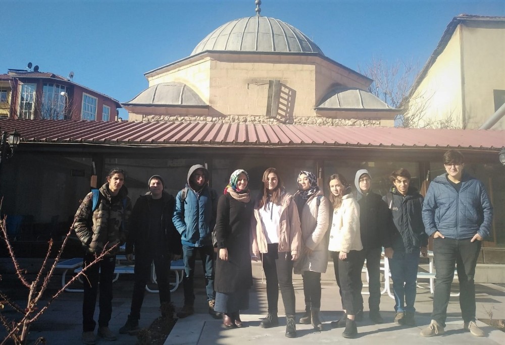 Rüstem Paşa Medresesi’nde ders 