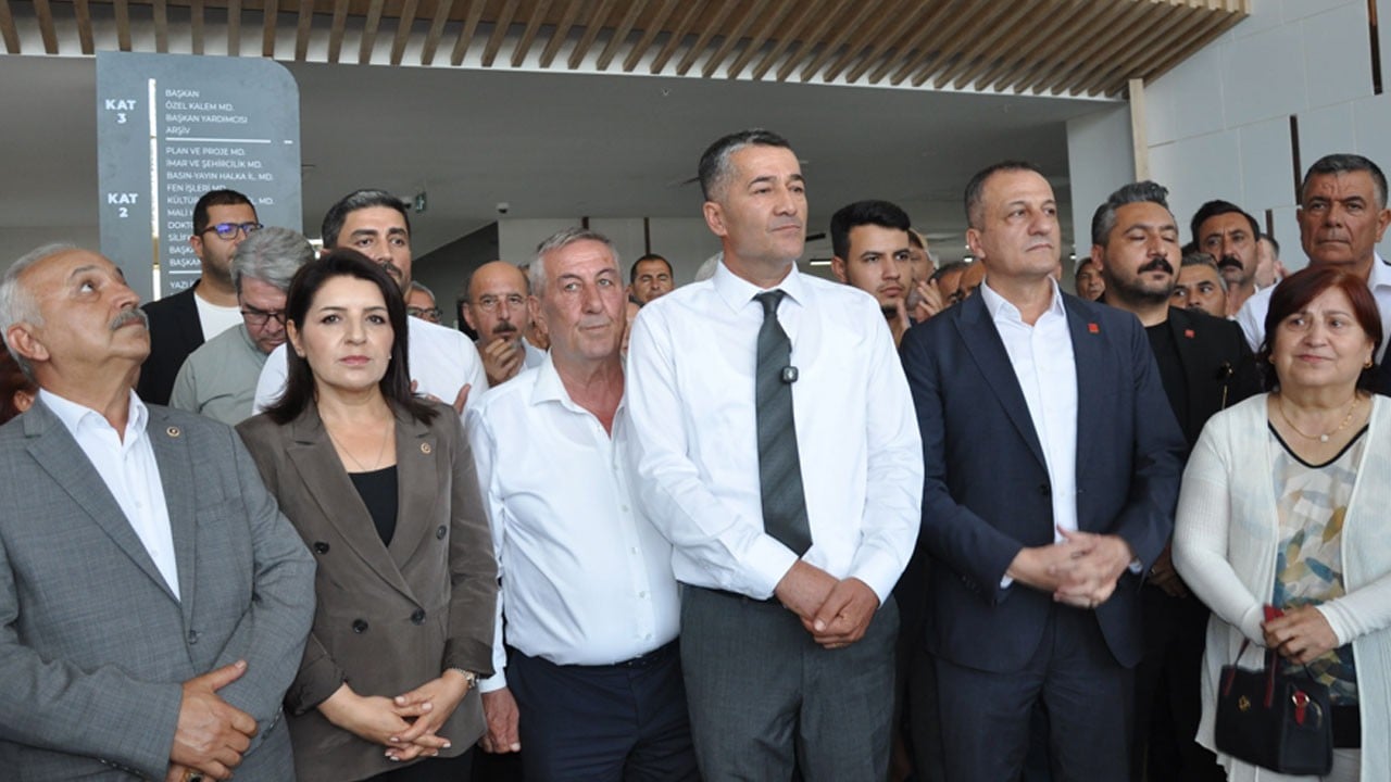 Rüşvetçi Turgut'un vekili belli oldu: CHP'li Silifke'de 'Kökten' değişim!