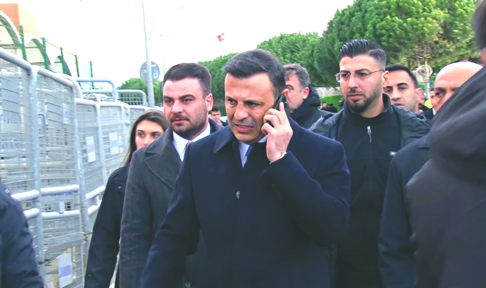 Rüşveti itiraf eden A. İhsan Aktaş, kendisine ‘kaçtı’ diyen Özgür Özel’e seslendi: Kaçmadım buradayım