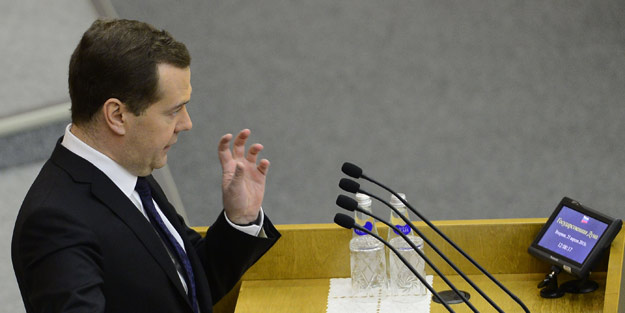 Medvedev: Ekonomimiz bu yıl da küçülecek