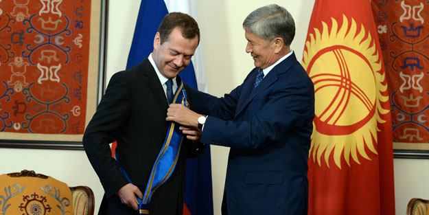 Medvedev’e Kırgızistan Devlet Nişanı