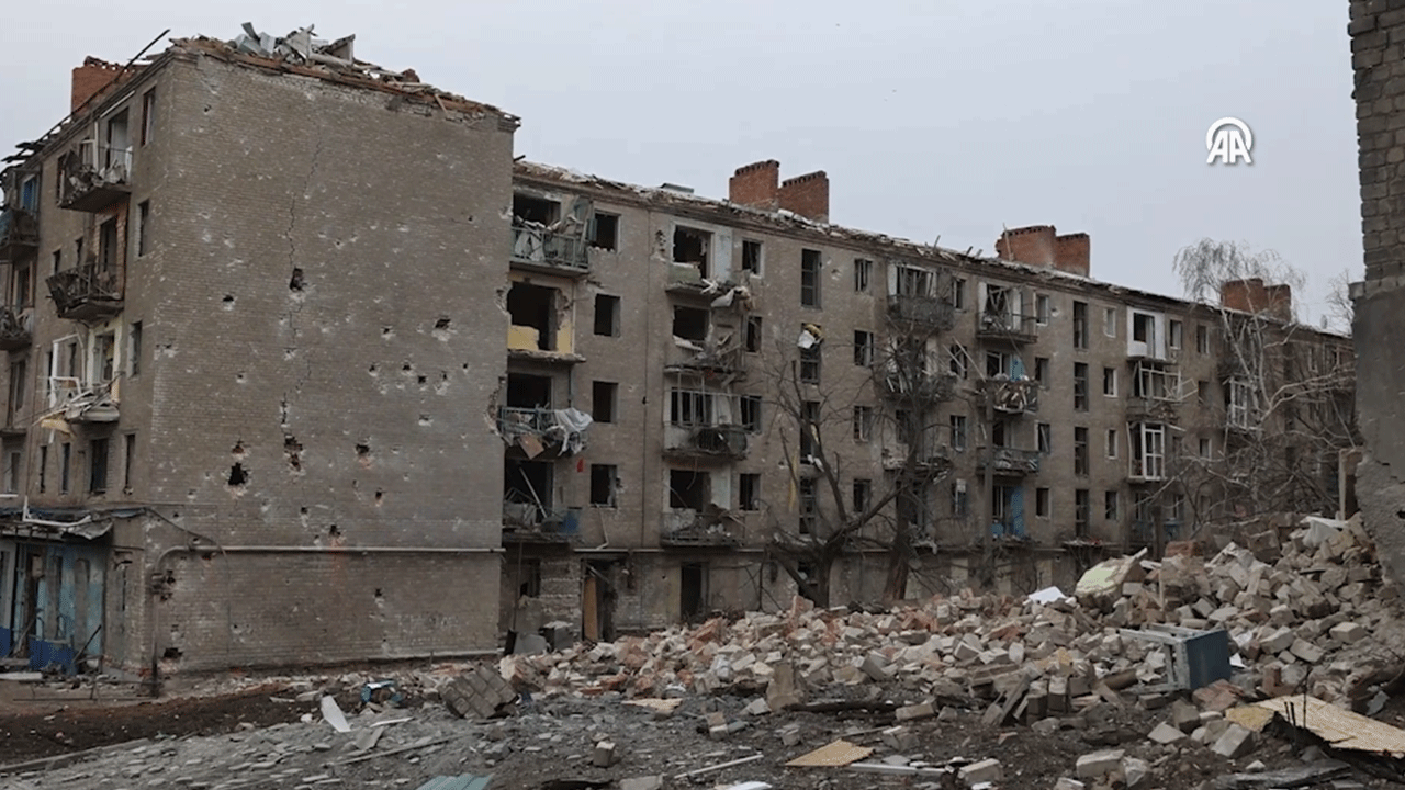 Rusya bir kenti daha yıktı