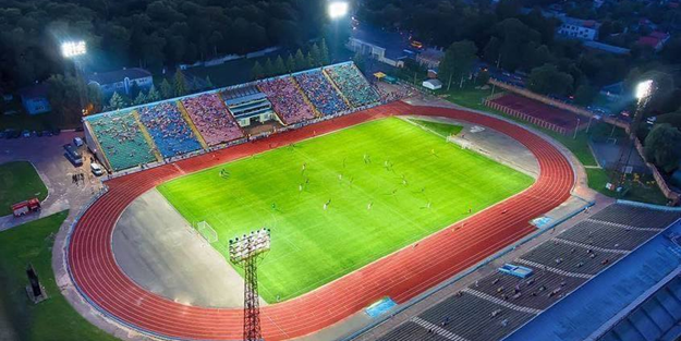 Rusya, futbol stadı ve kütüphaneyi vurdu!