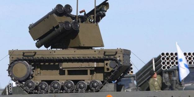 Rusya geliştirilmiş saldırı robotlarını denedi