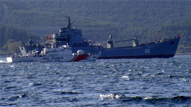 Rusya gemisi İstanbul Boğazı'ndan geçti