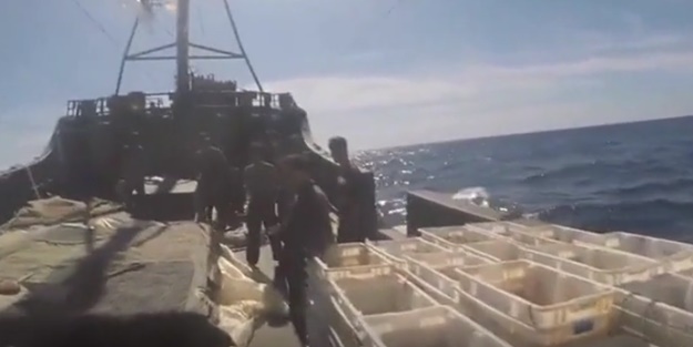 Rusya görüntüleri ilk kez paylaştı! Kuzey Kore gemisi böyle ele geçirildi