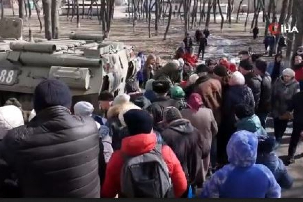 Rusya, Harkov ve Sumi kentlerine ağır zırhlı araçlarla insani yardım gönderdi