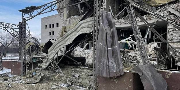 Rusya Harkov'da hastaneyi vurdu! Hastalar göçük altından kendi imkanlarıyla çıkmaya çalıştı