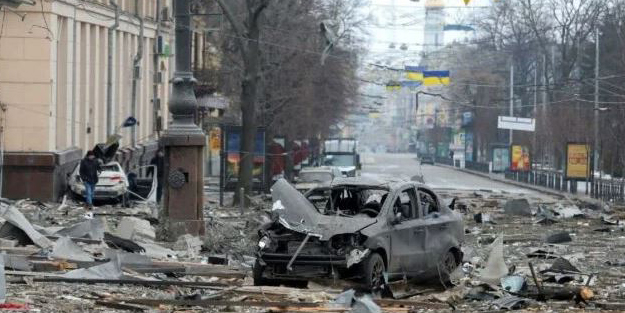 Rusya Harkov'da sivilleri hedef aldı! Yaralılar var