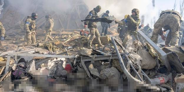 Rusya hipersonik füzelerle Ukrayna'nın askeri üssünü vurdu! Korkunç bilanço ortaya çıktı