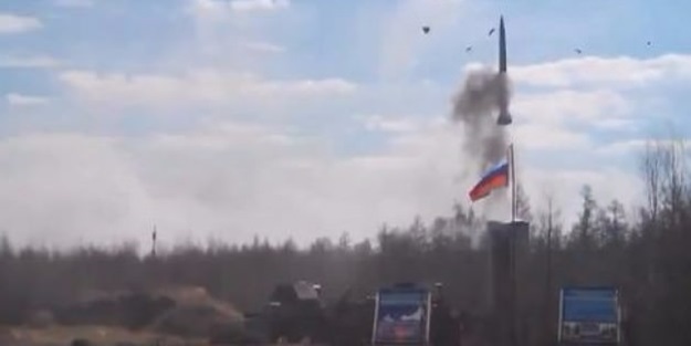 Rusya kendini vurdu! Herkes kaçışmaya başladı