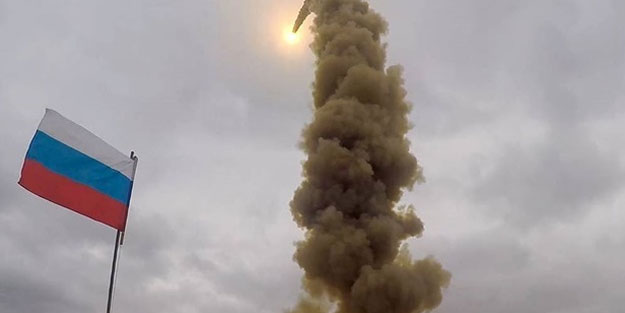 Rusya meydan okudu! Füze tatbikatını Putin komuta etti