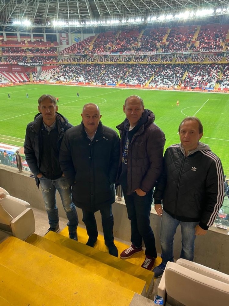Rusya Milli Takım Teknik Direktörü Stanislav Çerçesov, Antalyaspor - Kasımpaşa maçını izledi 