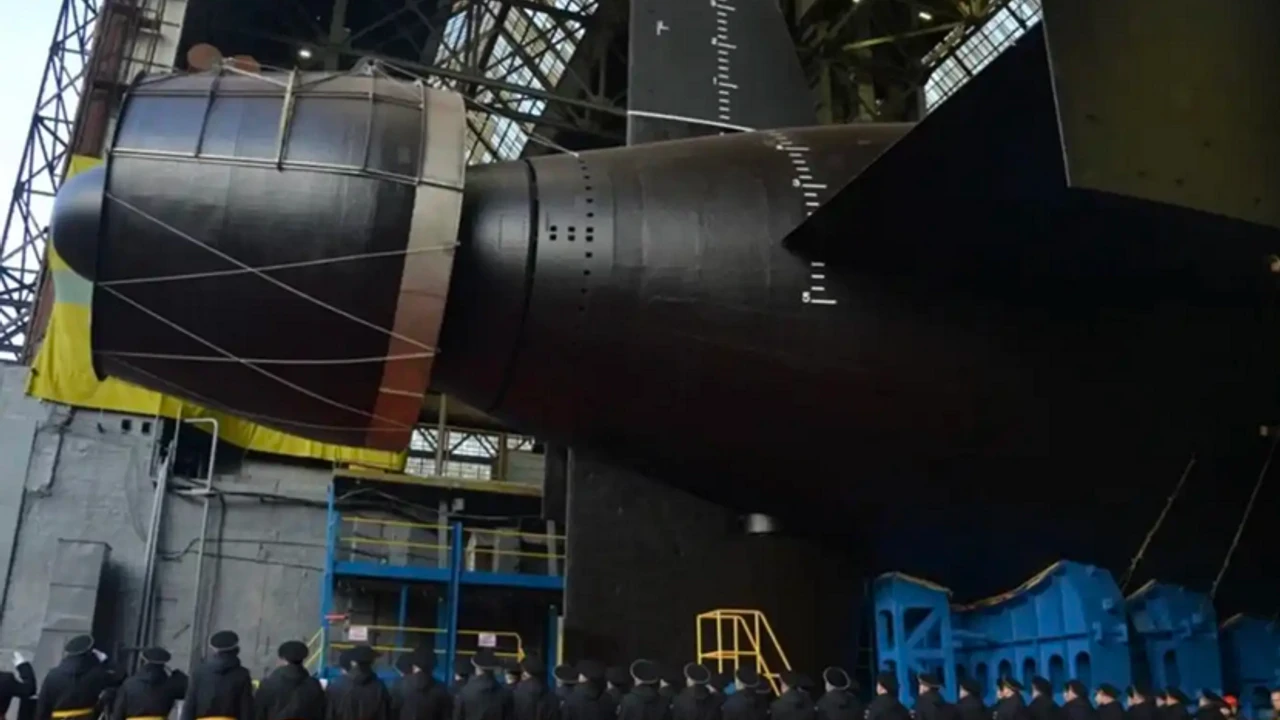 Rusya nükleer denizaltısını denize indirdi!