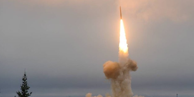 Rusya, sakladığı kıtalararası füzeyi fırlattı!