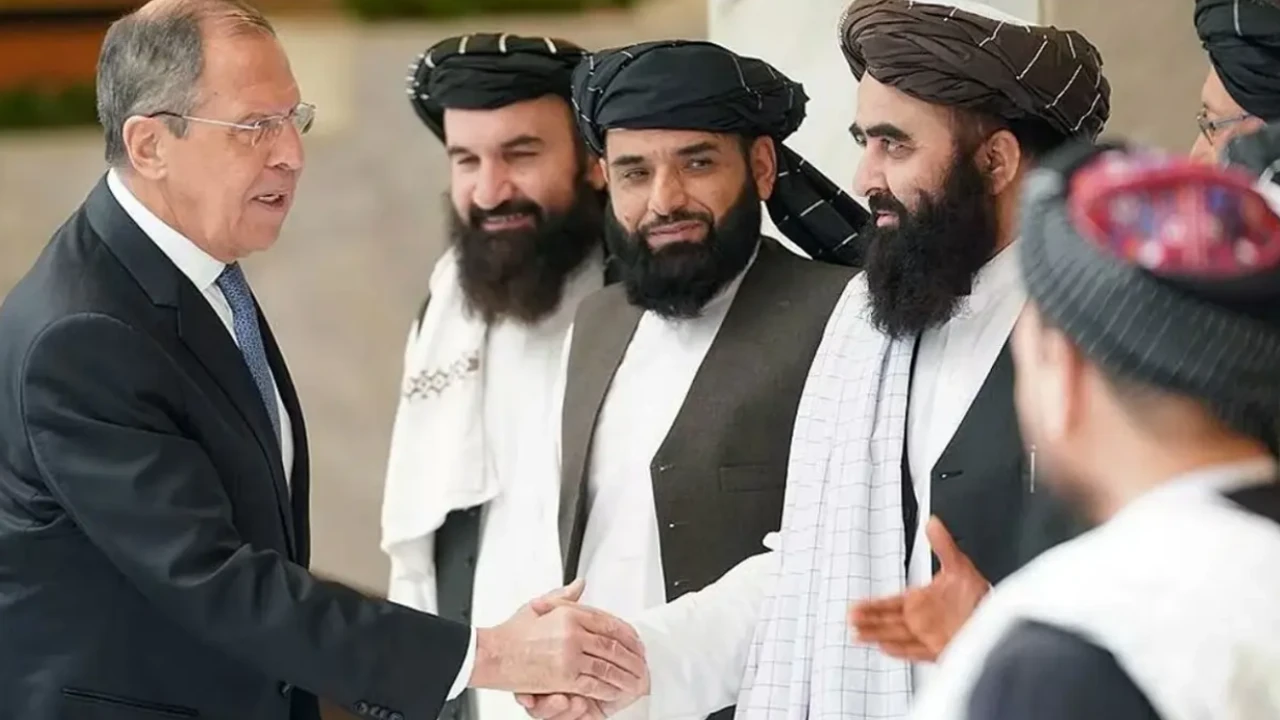 Rusya, Sovyetleri perişan eden Taliban’ı terör listesinden çıkarıyor