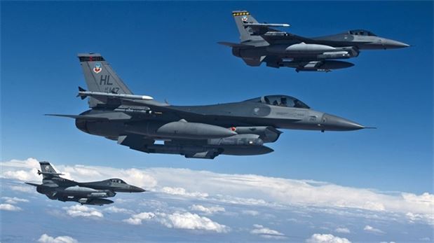 Rusya Suriye'den çekildi ama vurmaya devam ediyor