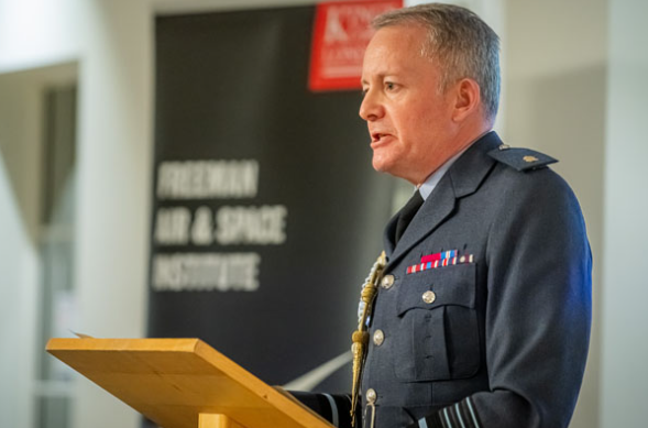 "Rusya tecrübe kazandı" diyen general uyardı: Oğullarımız ve kızlarımız Rusya ile savaşmaya hazırlanmalı!