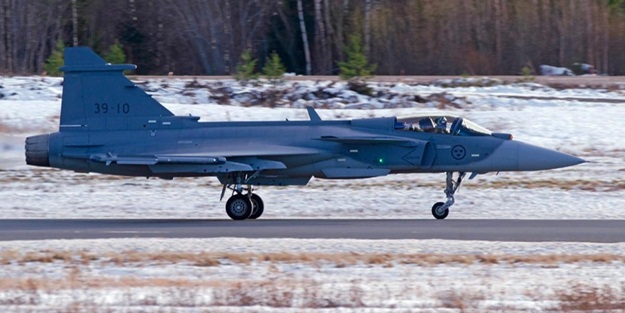 Rusya tehdidine karşı ittifak istiyorlar! Savaş uçağı hamlesi