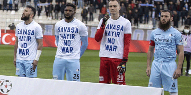 Rusya-Ukrayna savaşı için 'Savaşa hayır' tişörtü giymeyen Aykut Demir sessizliğini bozdu