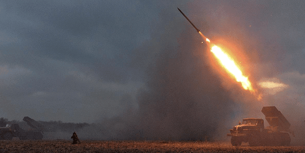 Rusya-Ukrayna savaşından şok haber! Askeri üs vuruldu...Onlarca asker öldü