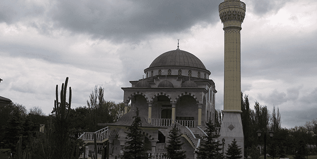 'Rusya, Ukrayna'da 86 Türk vatandaşının sığındığı camiyi bombaladı!'