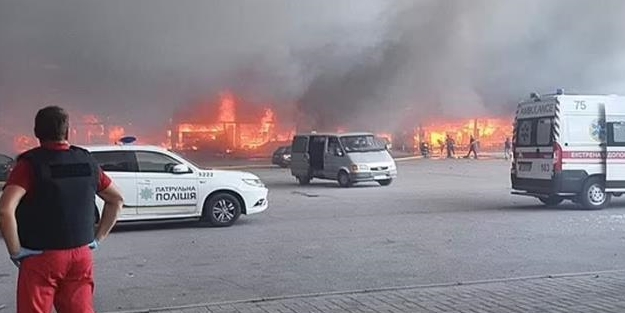 Rusya, Ukrayna'da alışveriş merkezini vurdu!