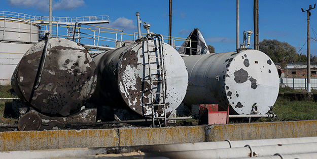 Rusya, Ukrayna'nın petrol depolarını vurdu