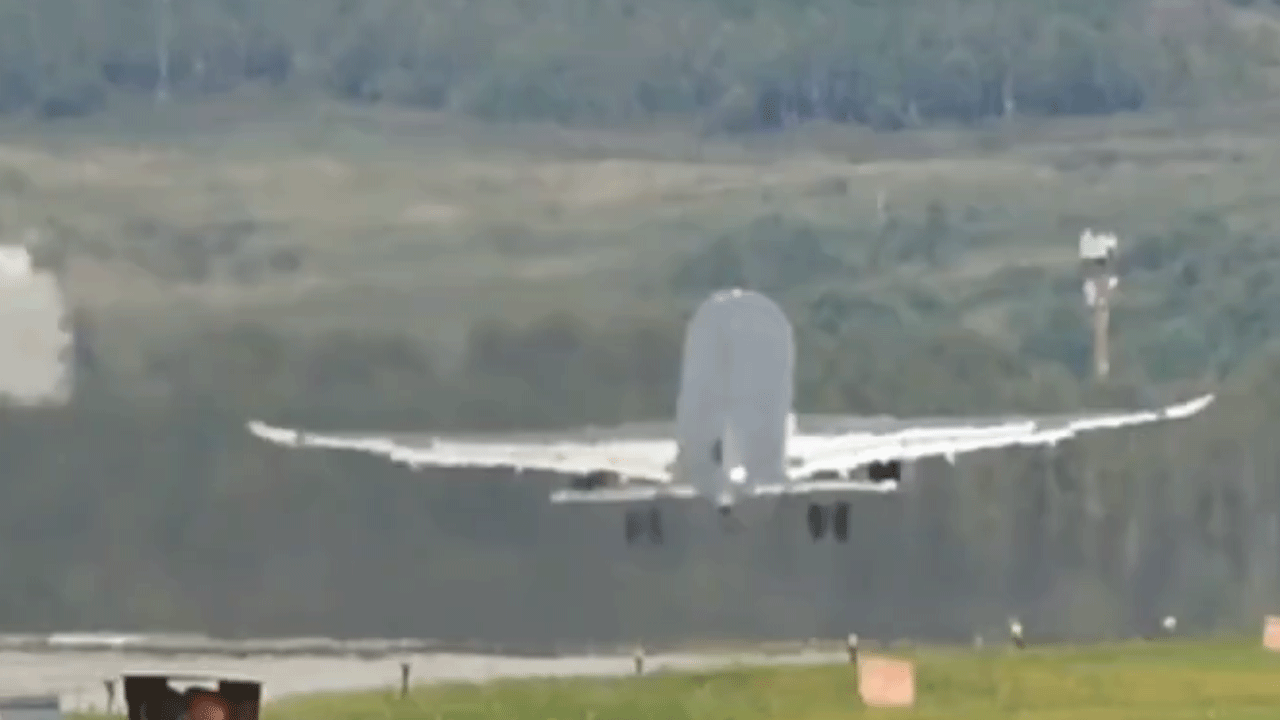 Rusya yerli yolcu uçağını havalandırdı! "Darısı Türkiye'nin başına"